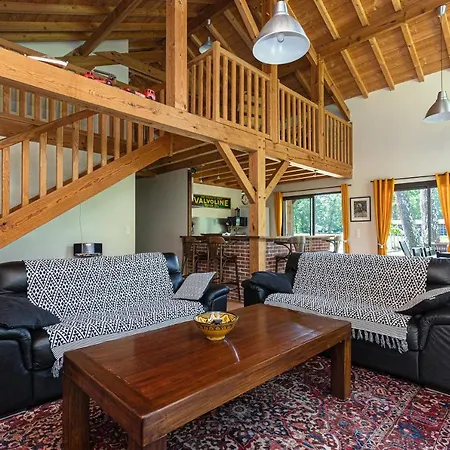 Maison Traditionnelle En Bois