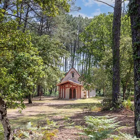Maison Traditionnelle En Bois *