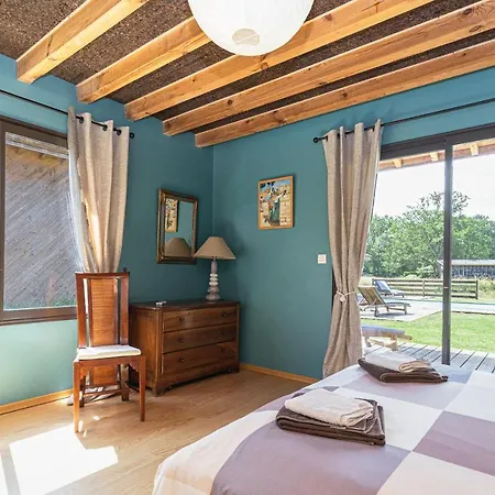 Maison Traditionnelle En Bois *